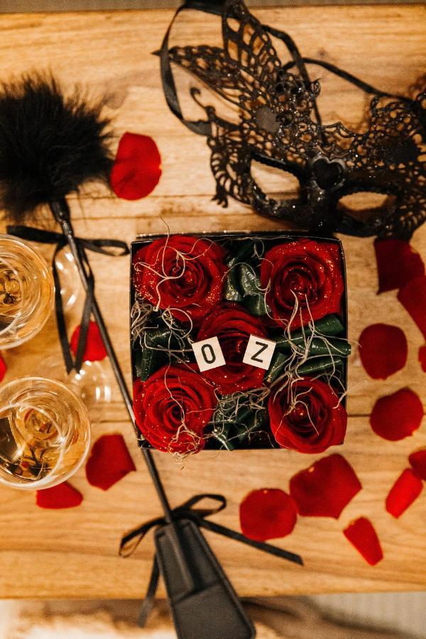 Suite romantique et climatisée avec jacuzzi Puydaniel Esterno foto