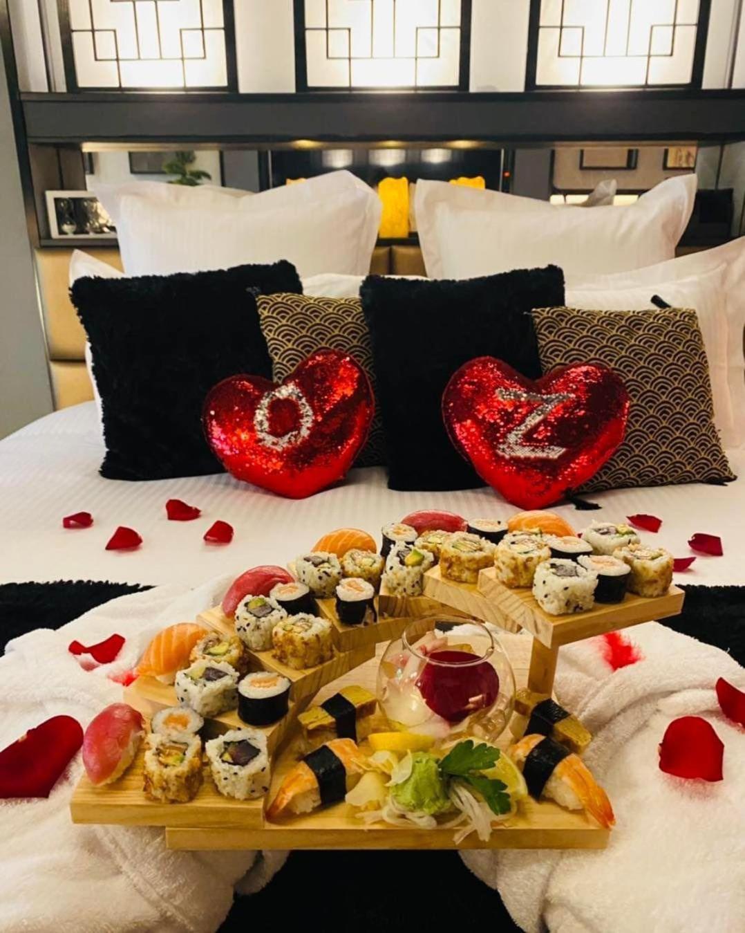 Suite romantique et climatisée avec jacuzzi Puydaniel Esterno foto