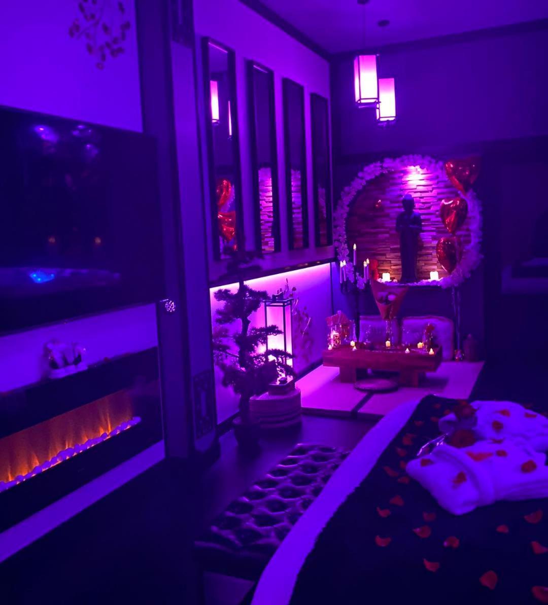 Suite romantique et climatisée avec jacuzzi Puydaniel Esterno foto